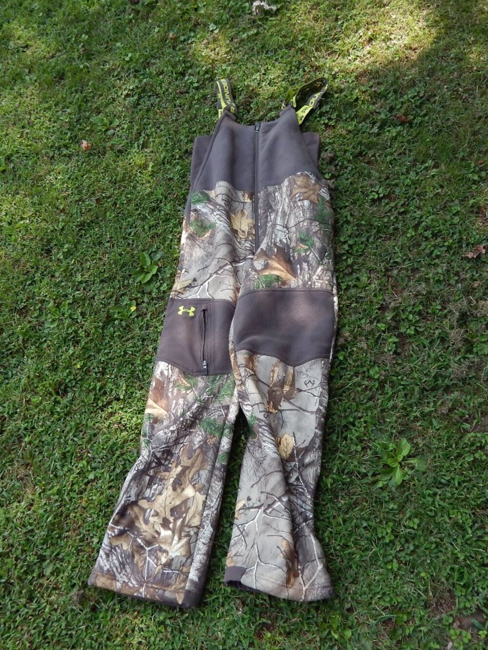 Under Armour Storm Youth Hunting Bibs Size Large Boys Camo Sherpa Lined Overalls